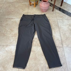 Athleta 8p dark gray Lycra pants